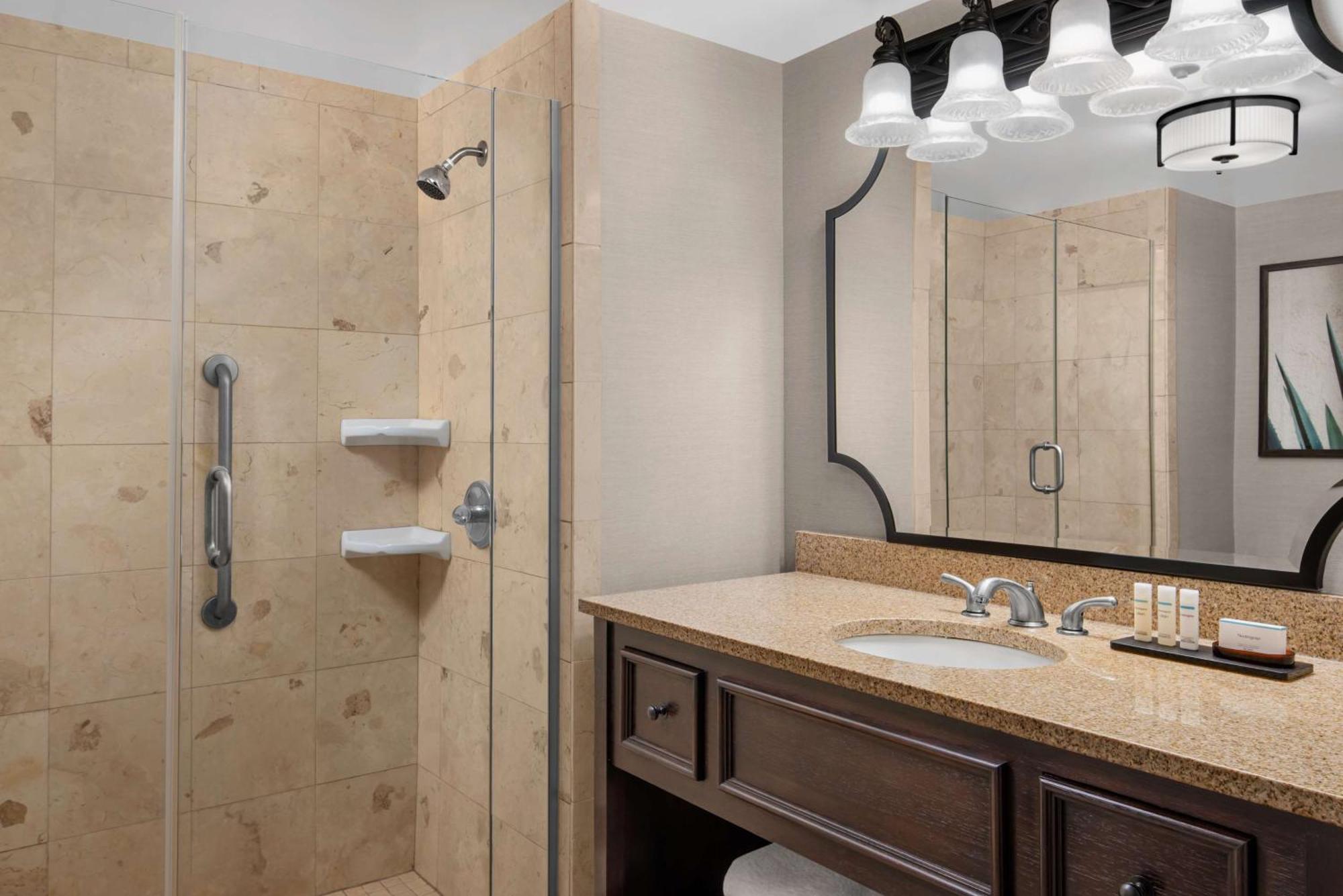 Embassy Riverwalk-downtown 4*